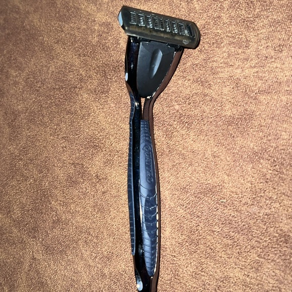 Schick Quattro Handle with 1 Blade - Picture 2 of 2